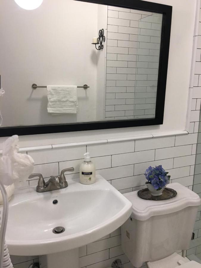 Private Studio Blocks From Coconut Grove Маями Екстериор снимка