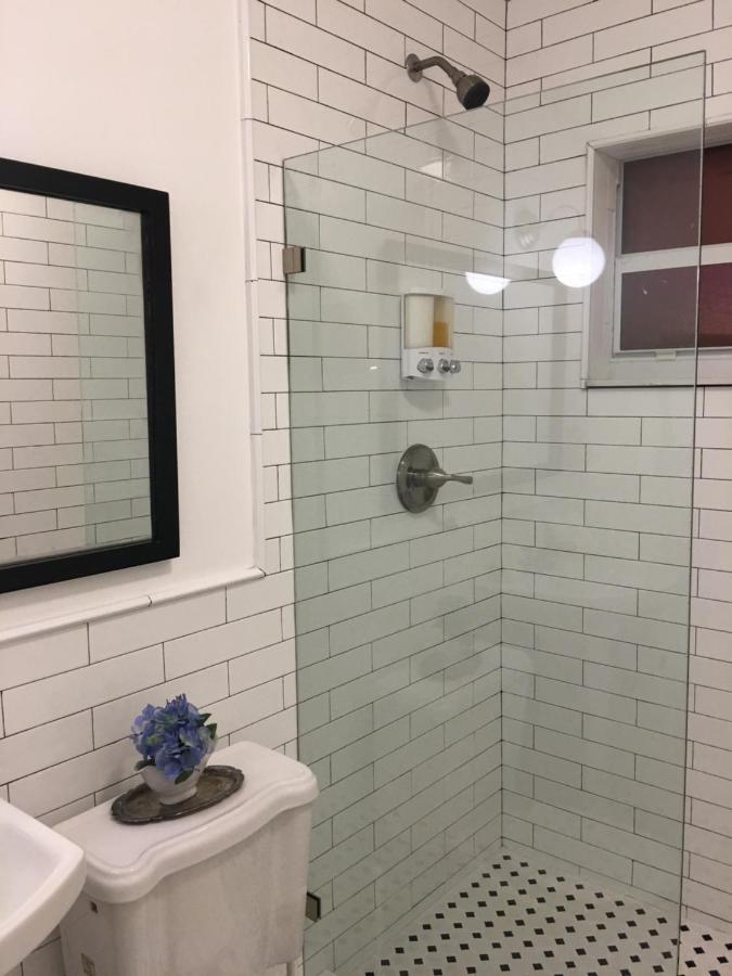 Private Studio Blocks From Coconut Grove Маями Екстериор снимка