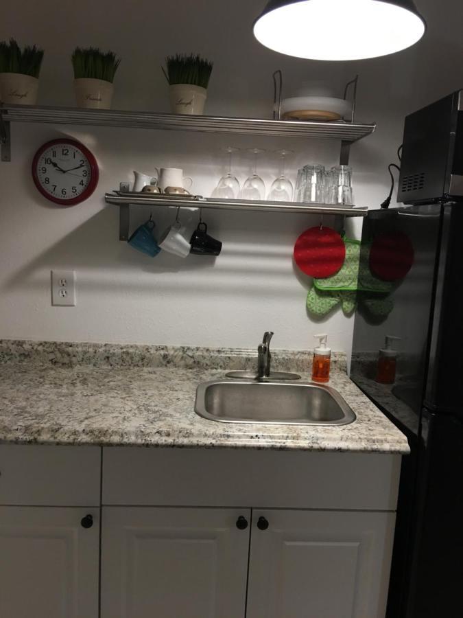 Private Studio Blocks From Coconut Grove Маями Екстериор снимка