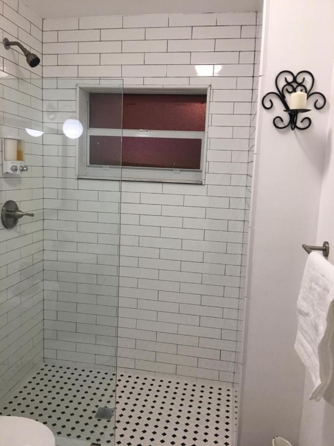 Private Studio Blocks From Coconut Grove Маями Екстериор снимка