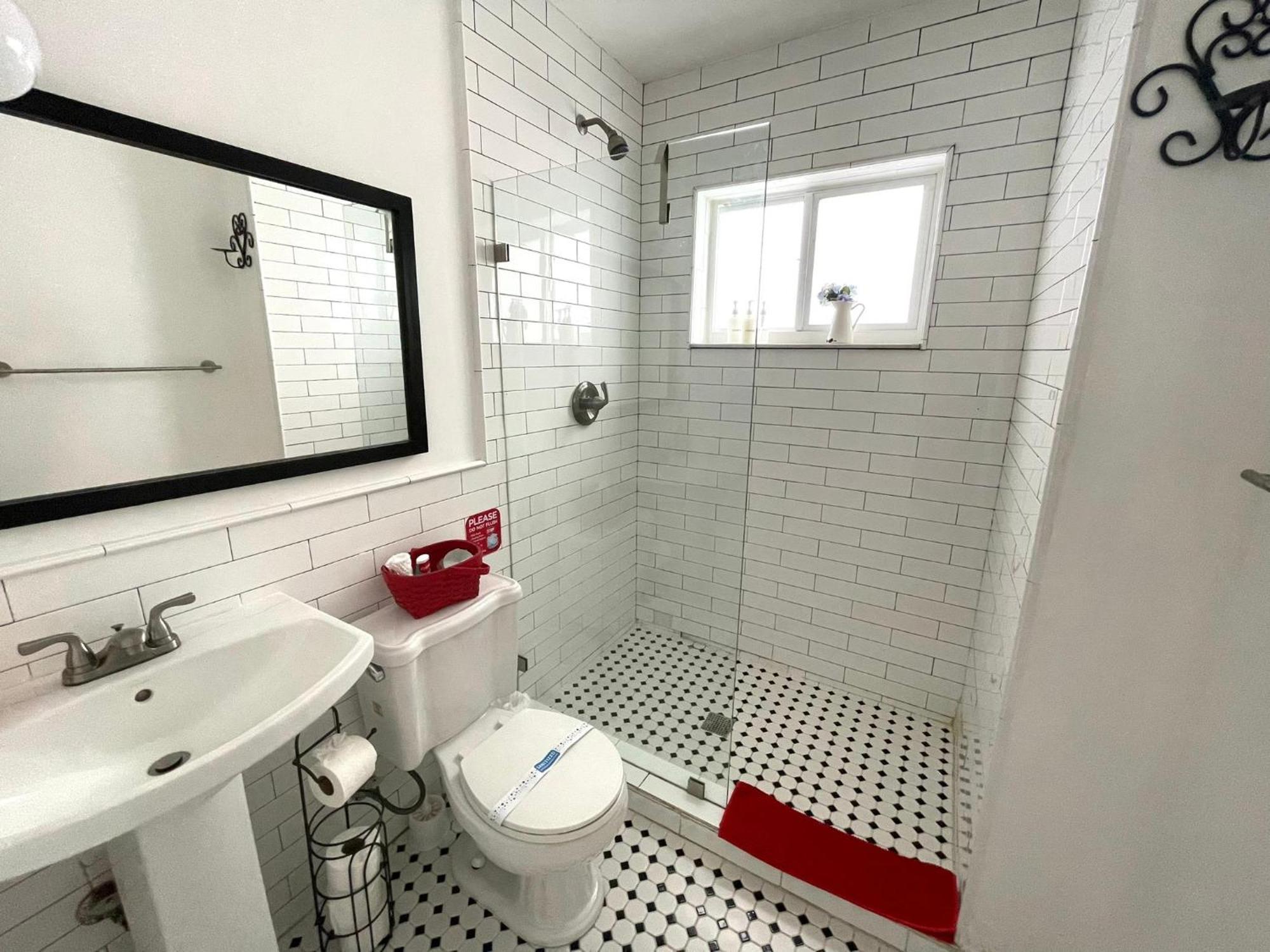 Private Studio Blocks From Coconut Grove Маями Екстериор снимка