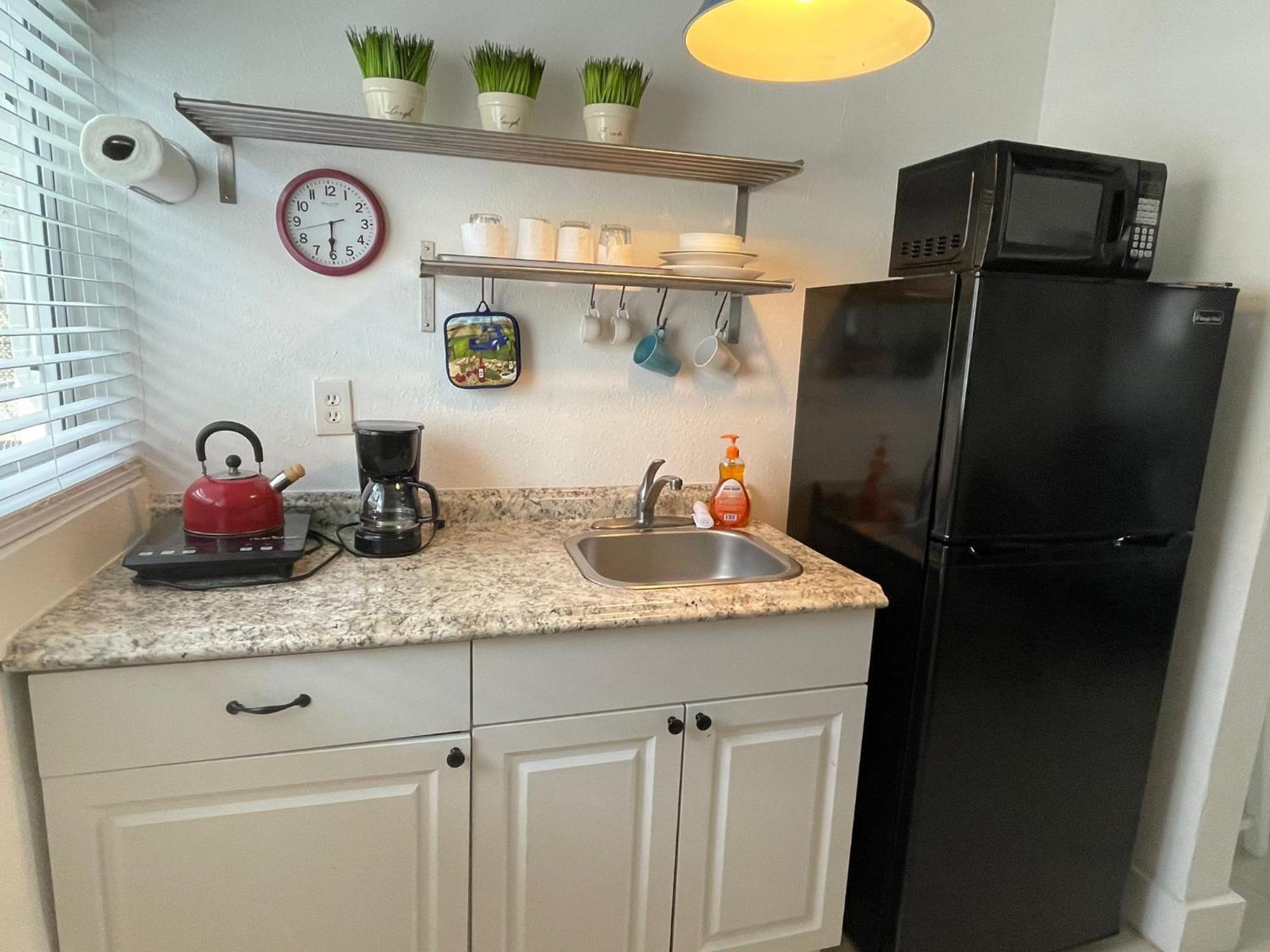 Private Studio Blocks From Coconut Grove Маями Екстериор снимка