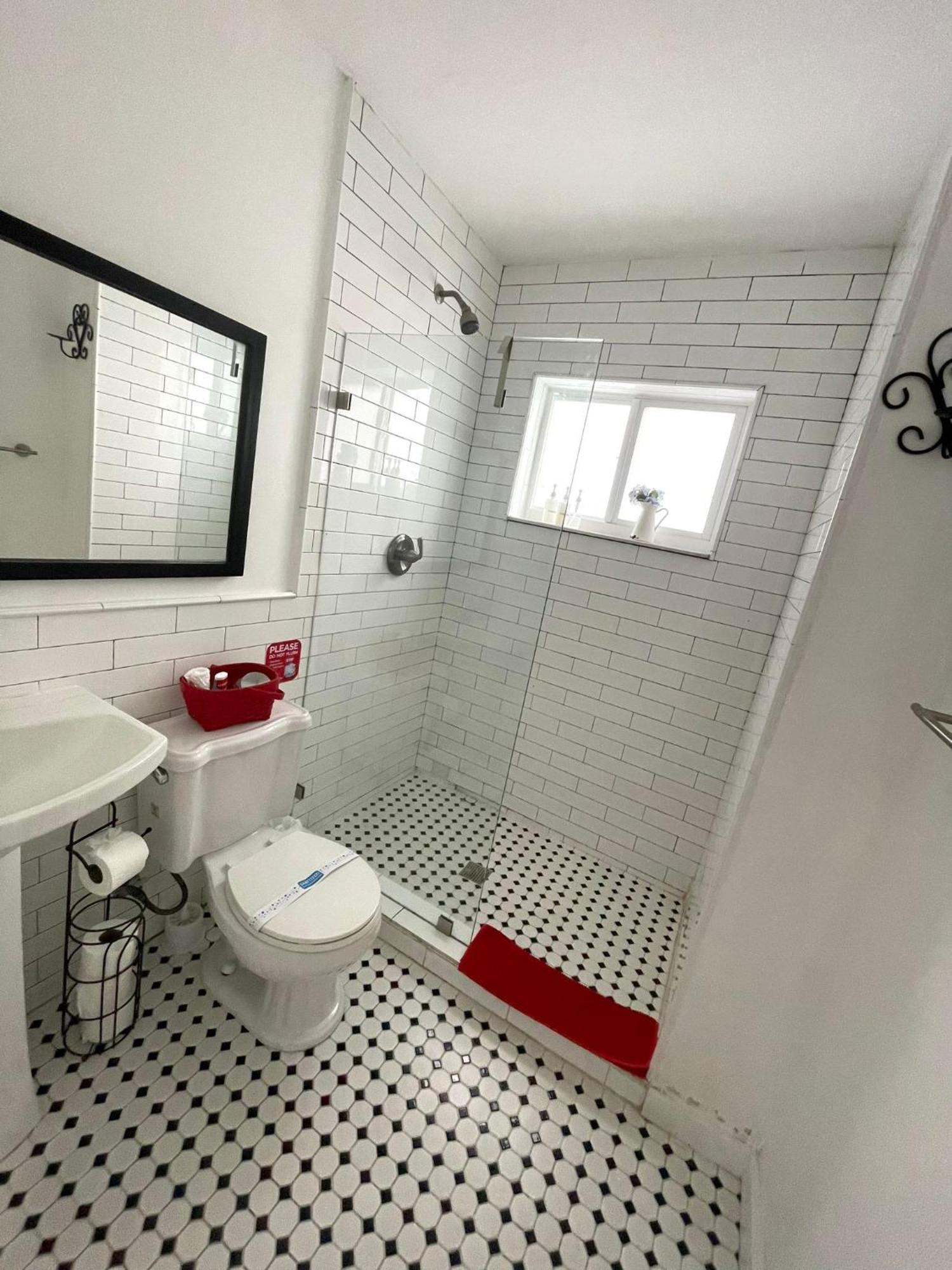 Private Studio Blocks From Coconut Grove Маями Екстериор снимка