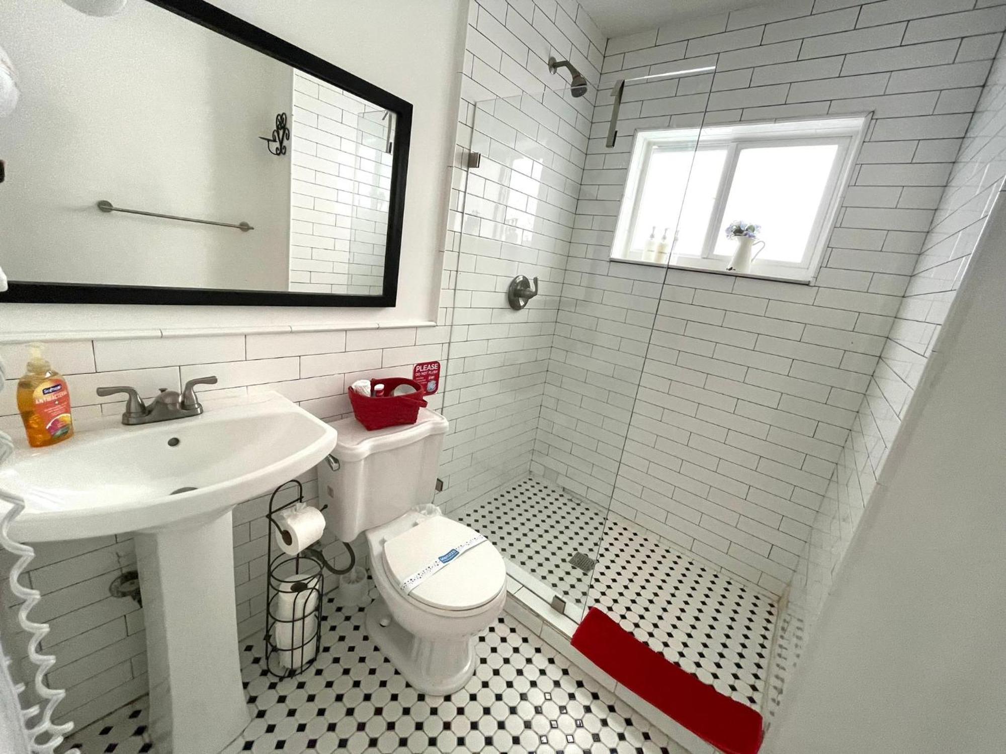Private Studio Blocks From Coconut Grove Маями Екстериор снимка
