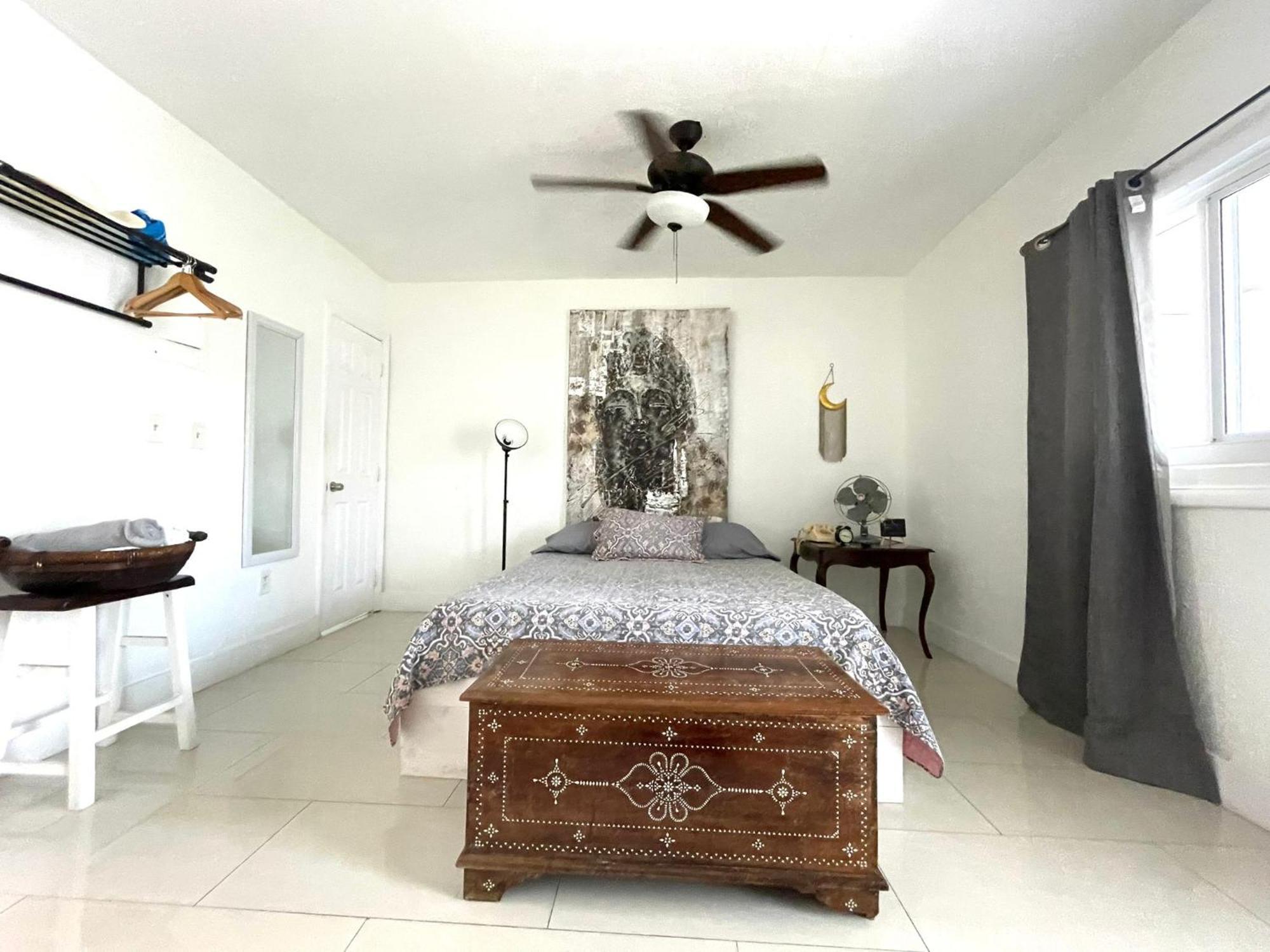 Private Studio Blocks From Coconut Grove Маями Екстериор снимка